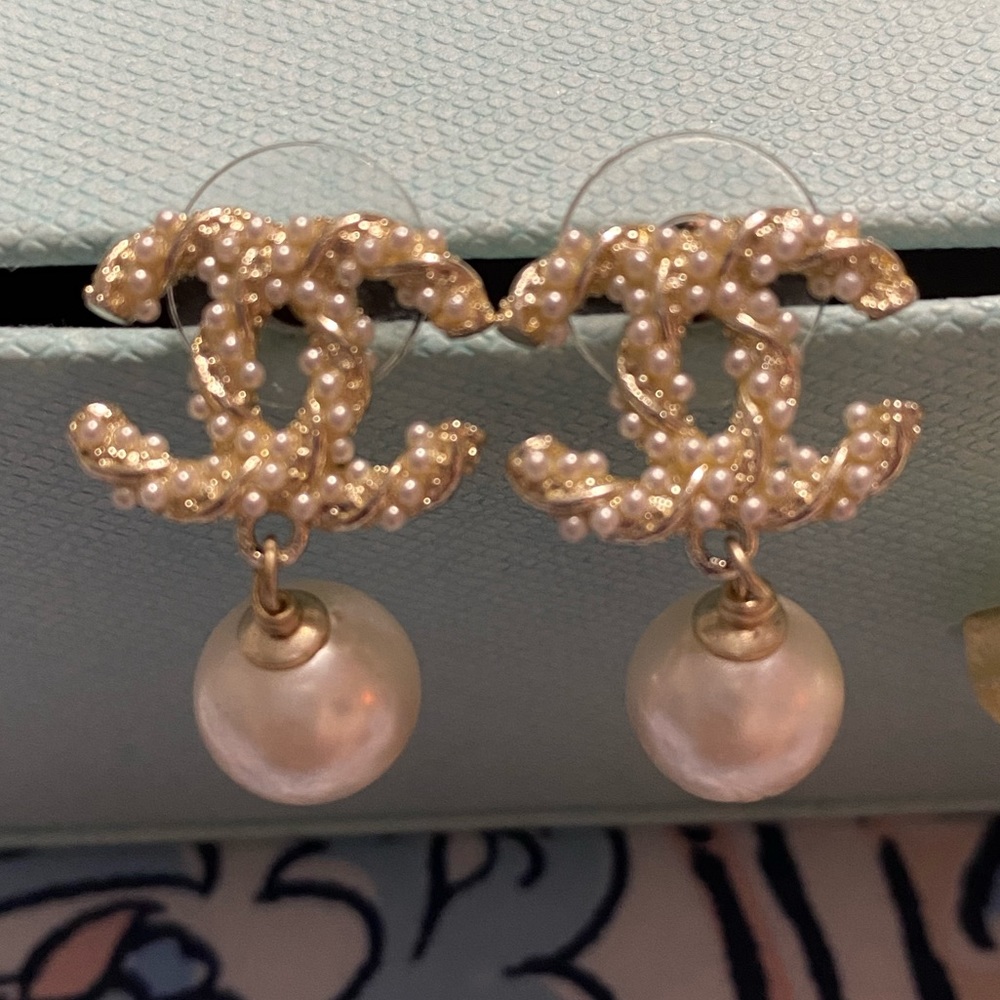 CHANEL PEARL DROP EARRINGS AUTHENTIC